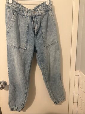 GAP Light Blue Boyfriend Elastic Hem Jeans